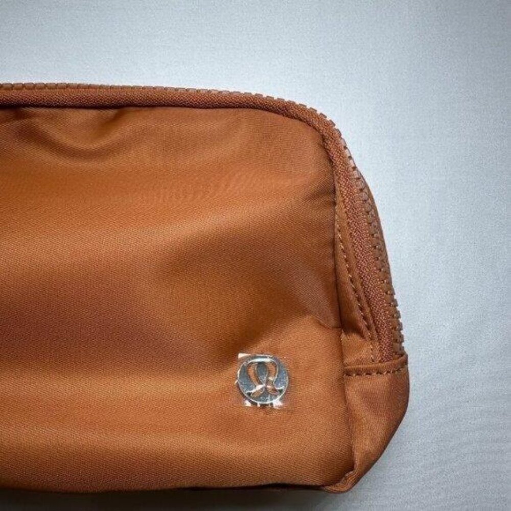 Lululemon Everywhere belt bag Brown Crossbody Bag NEW - Picture 3 of 8